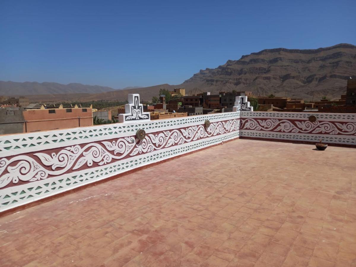 Hotel Dar Ilyana Ait Tiourhza Exterior foto