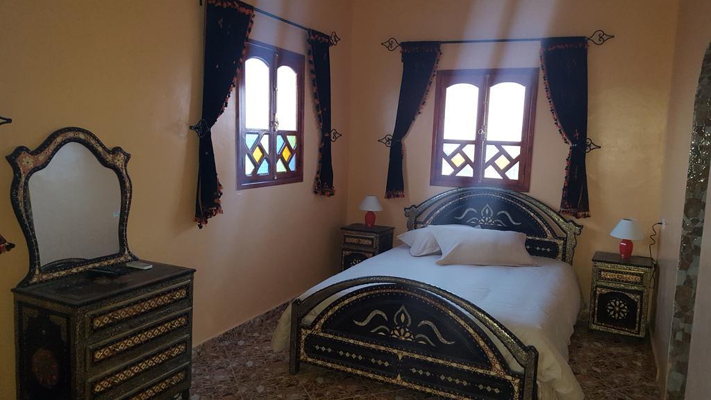Hotel Dar Ilyana Ait Tiourhza Exterior foto